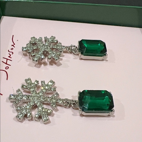 Betsey Johnson | Crystal Snowflake Earrings w/ Emerald Green Gem - Picture 5 of 7